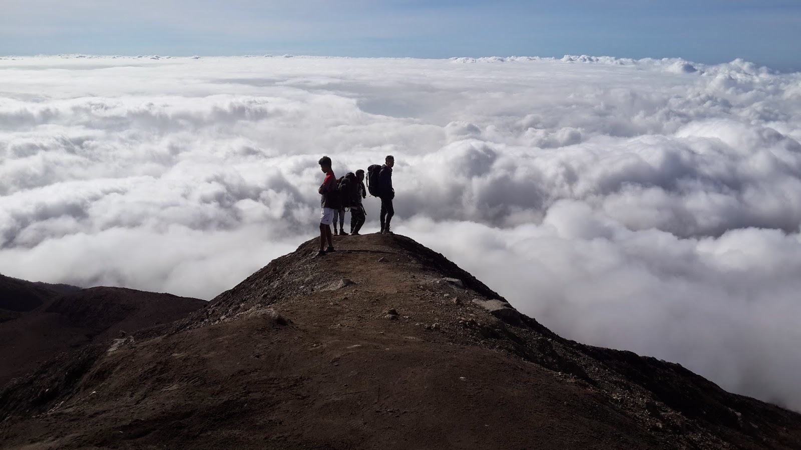 Hiking Gunung Marapi